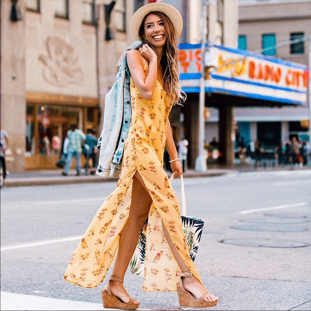 Beautiful yellow floral dress by Walker Baker | XS